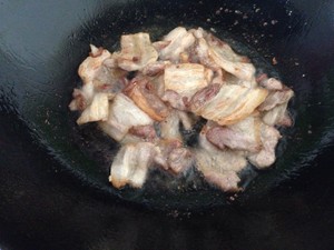 五花肉干煸土豆片