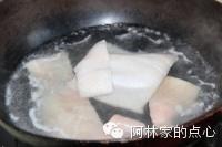 熬制肉皮冻---为小笼包做准备