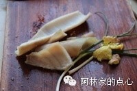 熬制肉皮冻---为小笼包做准备