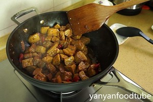 五花肉烧素鸡 Pork Belly with Dry Tofu