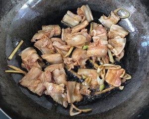 芹菜炒五花肉