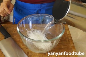 卷心菜炒粉丝 Glass noodles with Cabbage