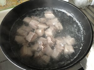 红烧肉焖蒜薹