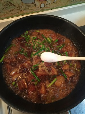 红烧肉焖蒜薹