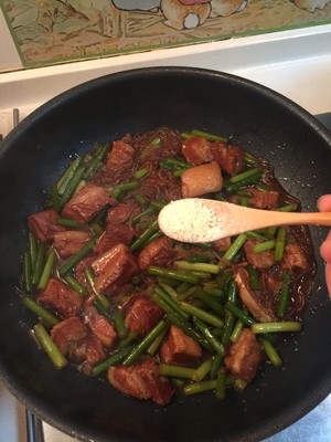 红烧肉焖蒜薹