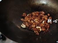 草菇炒鸡腿肉