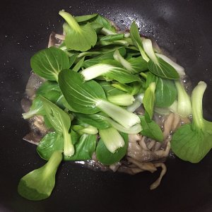 平菇炒青菜