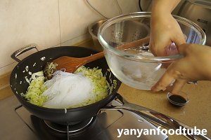 卷心菜炒粉丝 Glass noodles with Cabbage