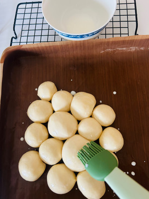 蜂蜜炼乳黄油手撕泡泡面包