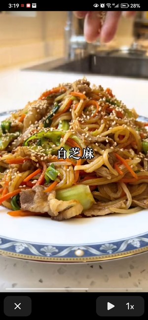 牛肉炒面          麦片牛奶     早餐