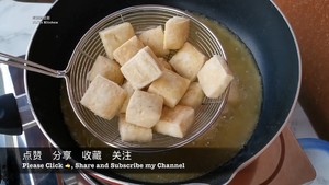 咸蛋黄豆腐。外脆里嫩，越吃越上头