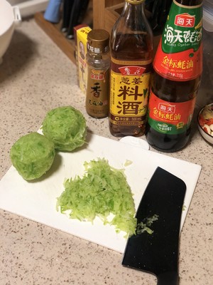 会连续吃八个的萝卜馅饼